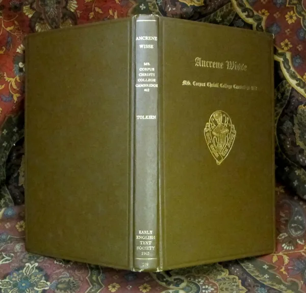 Édition originale de l'essai Ancrene Wisse de John Ronald Reuel Tolkien. Première de couverture, quatrième de couverture et dos.