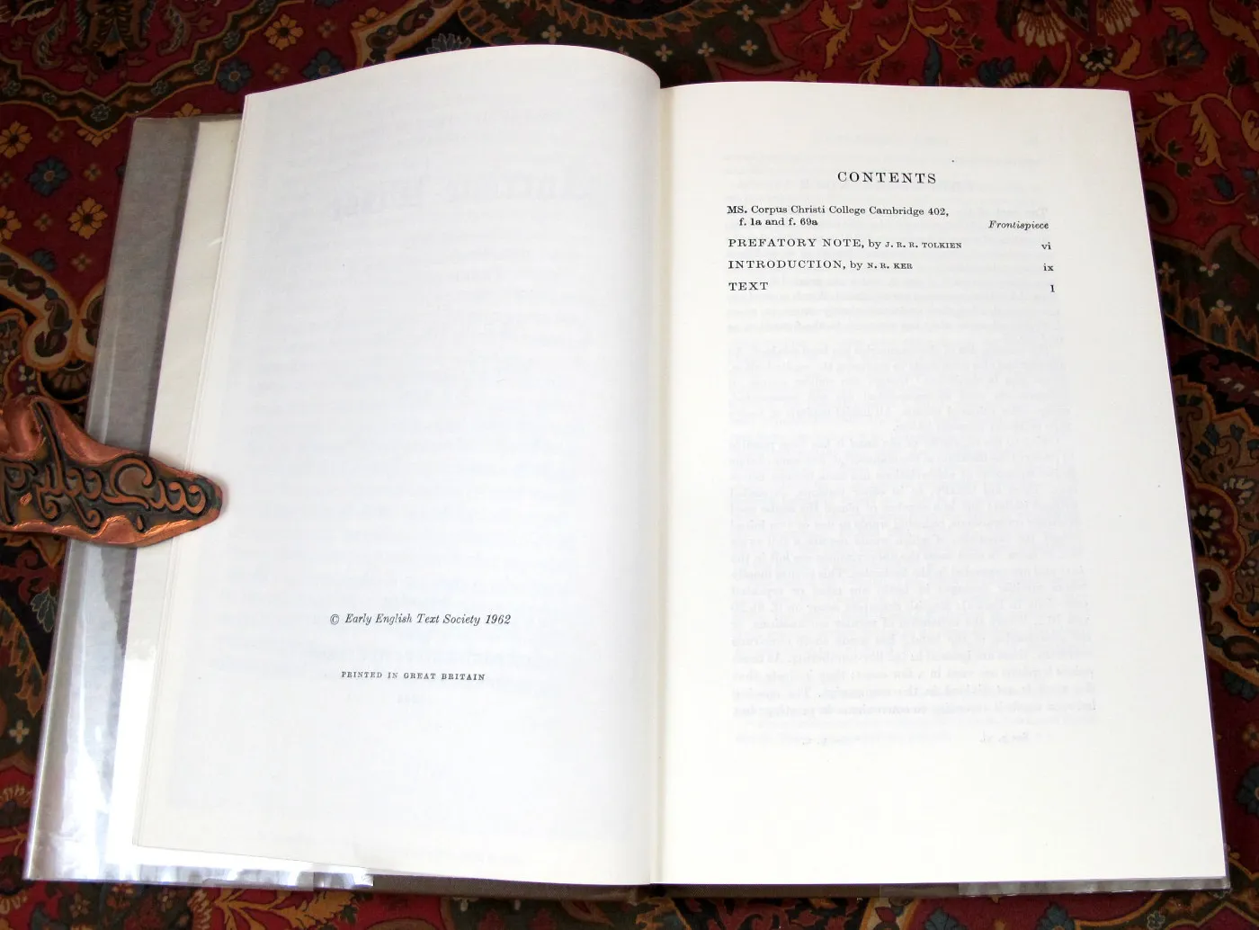 Édition originale de l'essai Ancrene Wisse de John Ronald Reuel Tolkien. Colophon et sommaire.