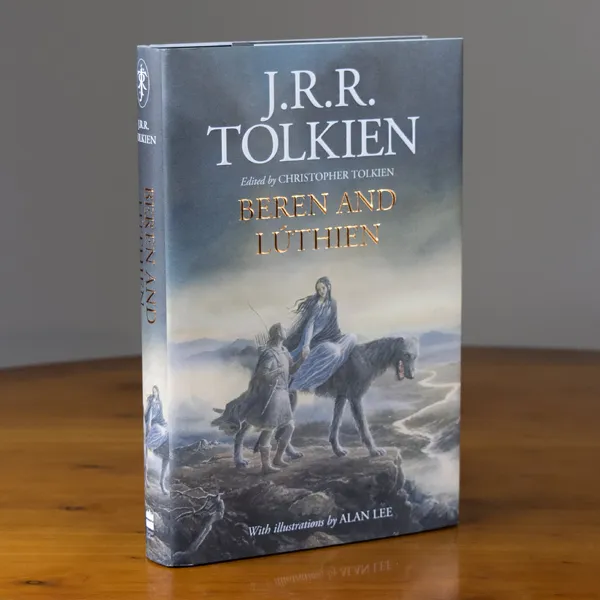 Édition originale du conte Beren and Lúthien de John Ronald Reuel Tolkien. Première de couverture et dos.