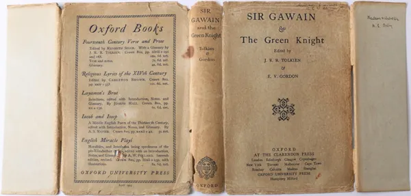 Édition originale de l'essai Sir Gawain and the Green Knigh de John Ronald Reuel Tolkien. Jaquette.
