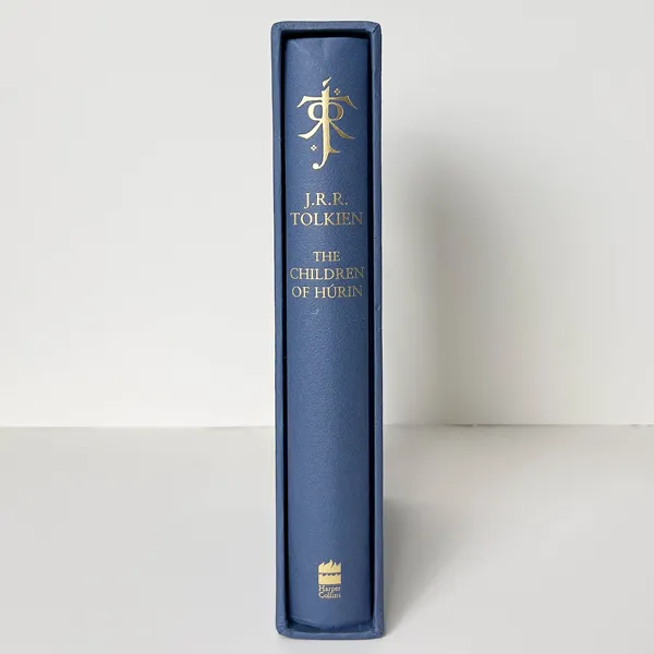 Édition originale du roman The Children of Húrin de John Ronald Reuel Tolkien. Dos et coffret.