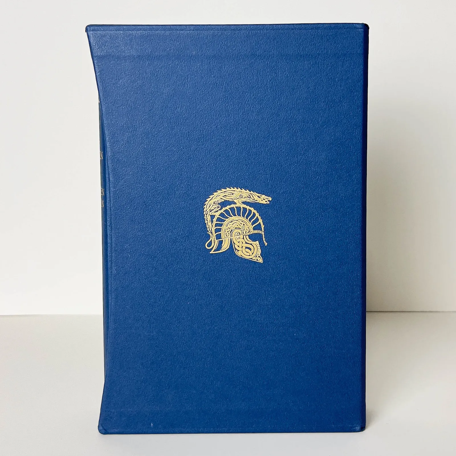 Édition originale du roman The Children of Húrin de John Ronald Reuel Tolkien. Coffret (face avant).