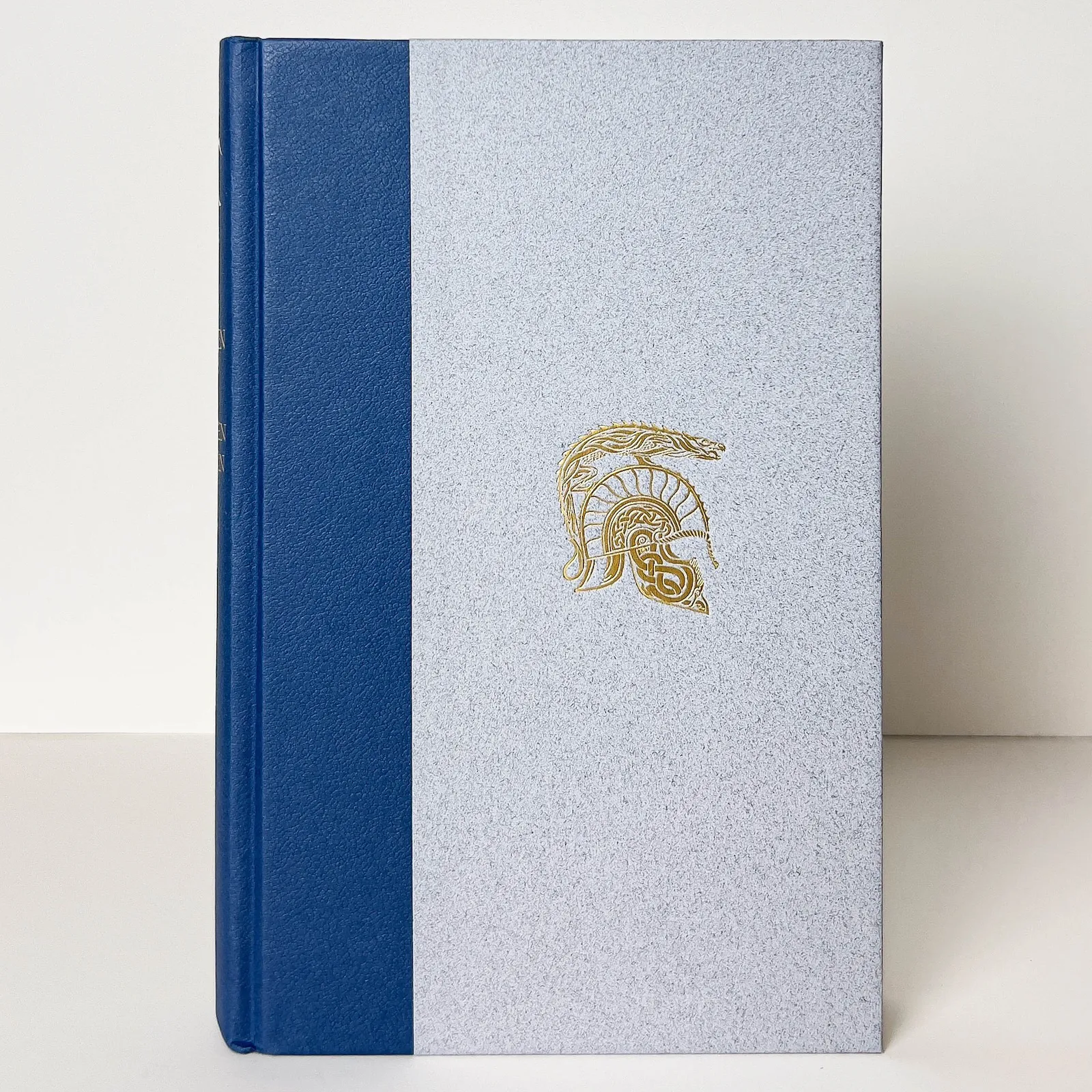 Édition originale du roman The Children of Húrin de John Ronald Reuel Tolkien. Première de couverture.