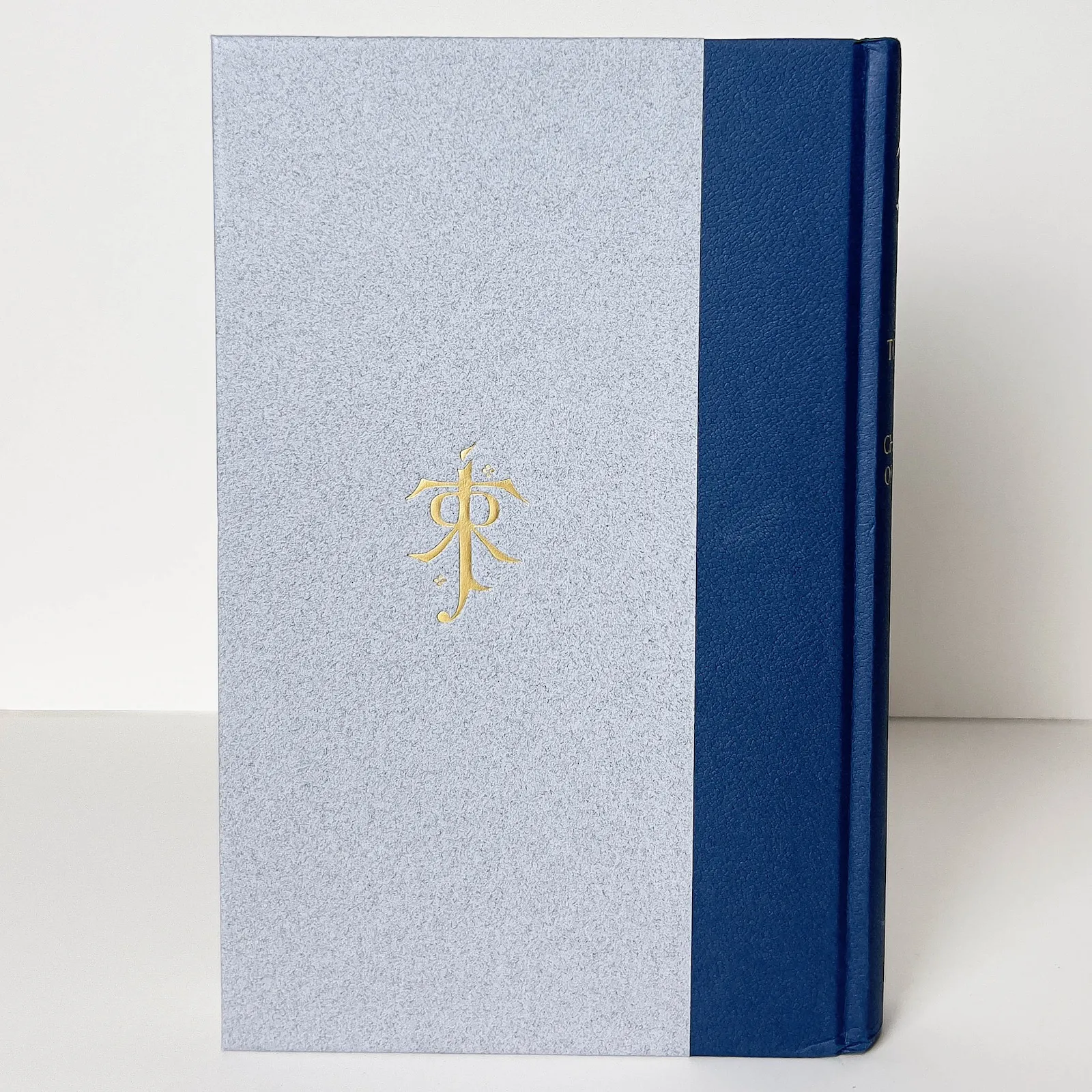 Édition originale du roman The Children of Húrin de John Ronald Reuel Tolkien. Quatrième de couverture.