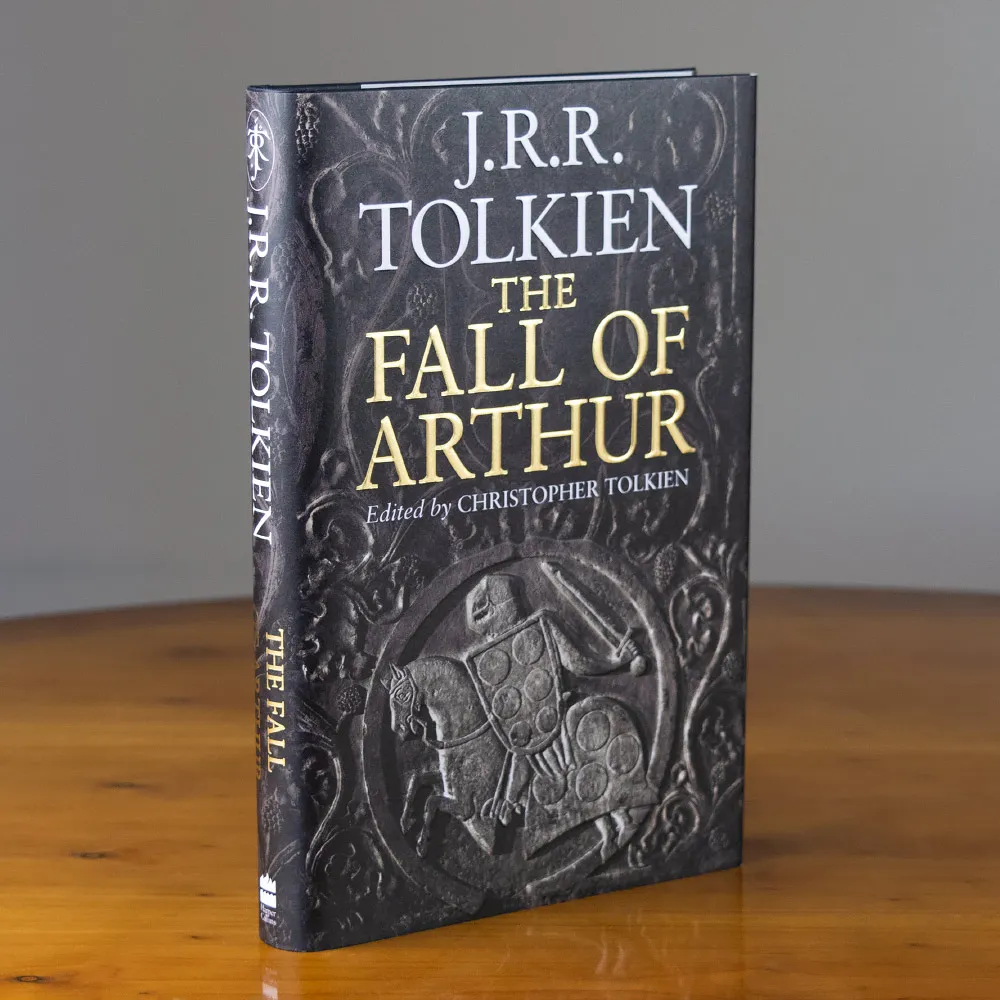 Édition originale du poème The Fall of Arthur de John Ronald Reuel Tolkien. Jaquette (première de couverture et dos).