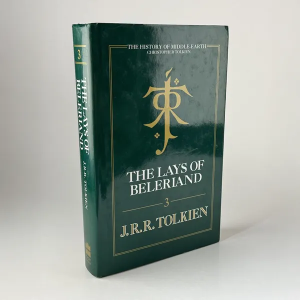 Édition originale du roman The Lays of Beleriand, de John Ronald Reuel Tolkien. Jaquette (première de couverture et dos).