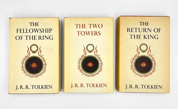 Édition originale du roman The Lord of the Rings, de John Ronald Reuel Tolkien. Jaquette (première de couvertures) des 3 tomes.