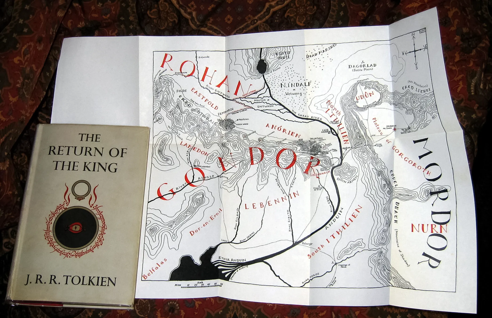 Édition originale du roman The Lord of the Rings – The Return of the King, de John Ronald Reuel Tolkien. Carte du Gondor.