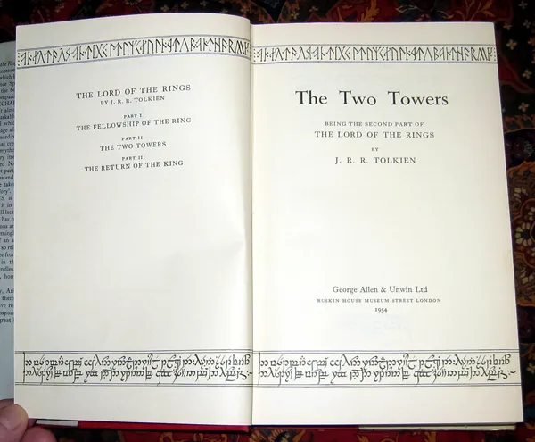 Édition originale du roman The Lord of the Rings – The Two Towers, de John Ronald Reuel Tolkien. Page de titre.