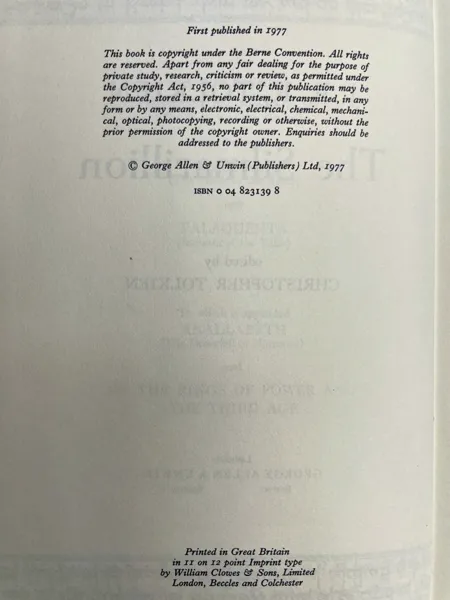 Édition originale du roman The Silmarillion, de John Ronald Reuel Tolkien. Colophon.