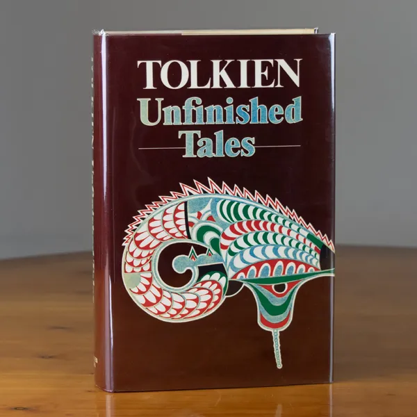 Édition originale du roman Unfinished Tales de John Ronald Reuel Tolkien. Jaquette (première de couverture).