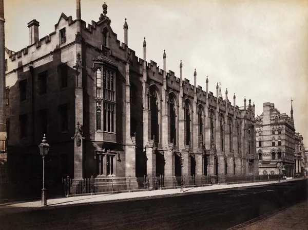 Photo : The Free Grammar School, école où John Ronald Reuel Tolkien y étudie de 1900 à 1902 et de 1903 à 1911.