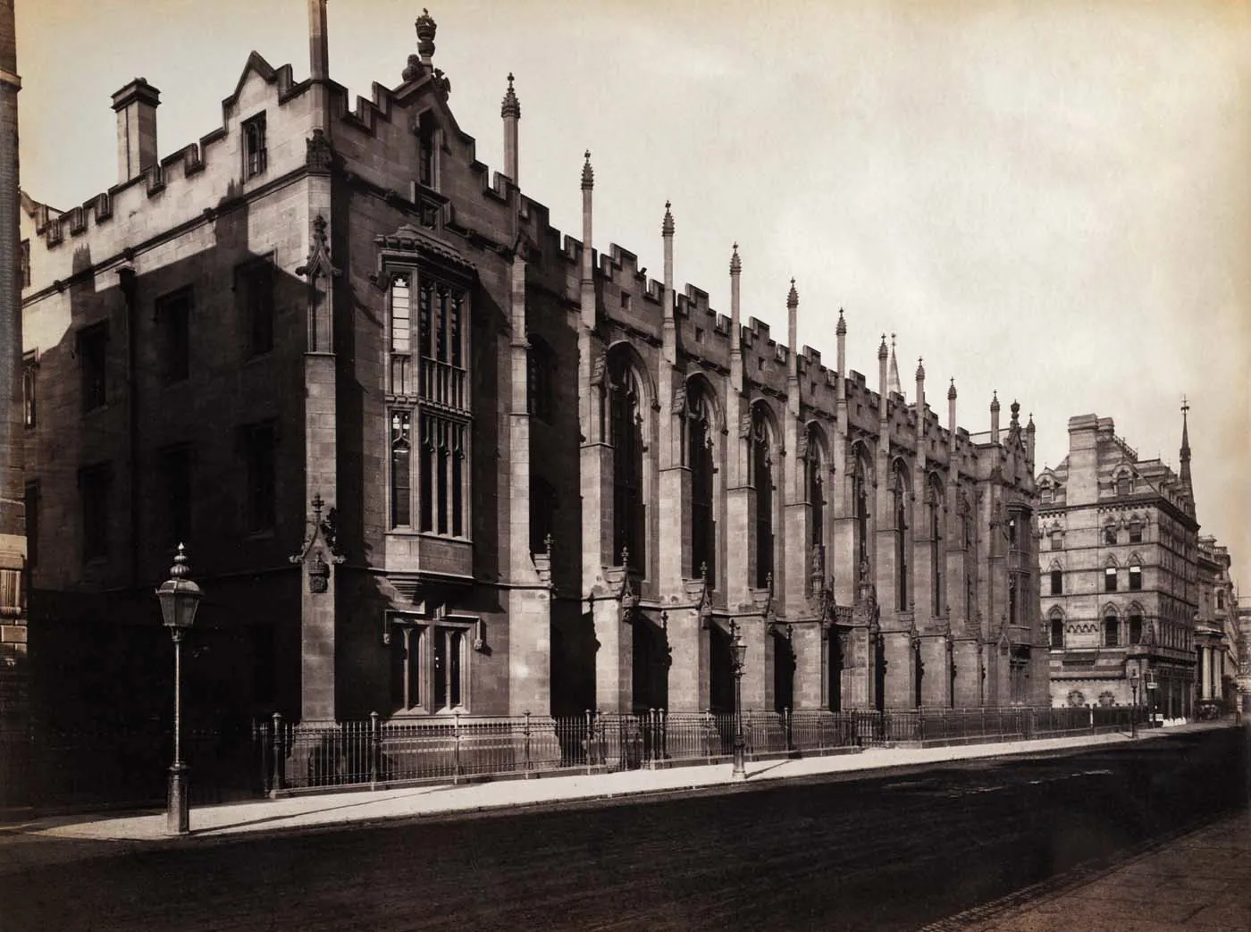Photo : The Free Grammar School, école où John Ronald Reuel Tolkien y étudie de 1900 à 1902 et de 1903 à 1911.