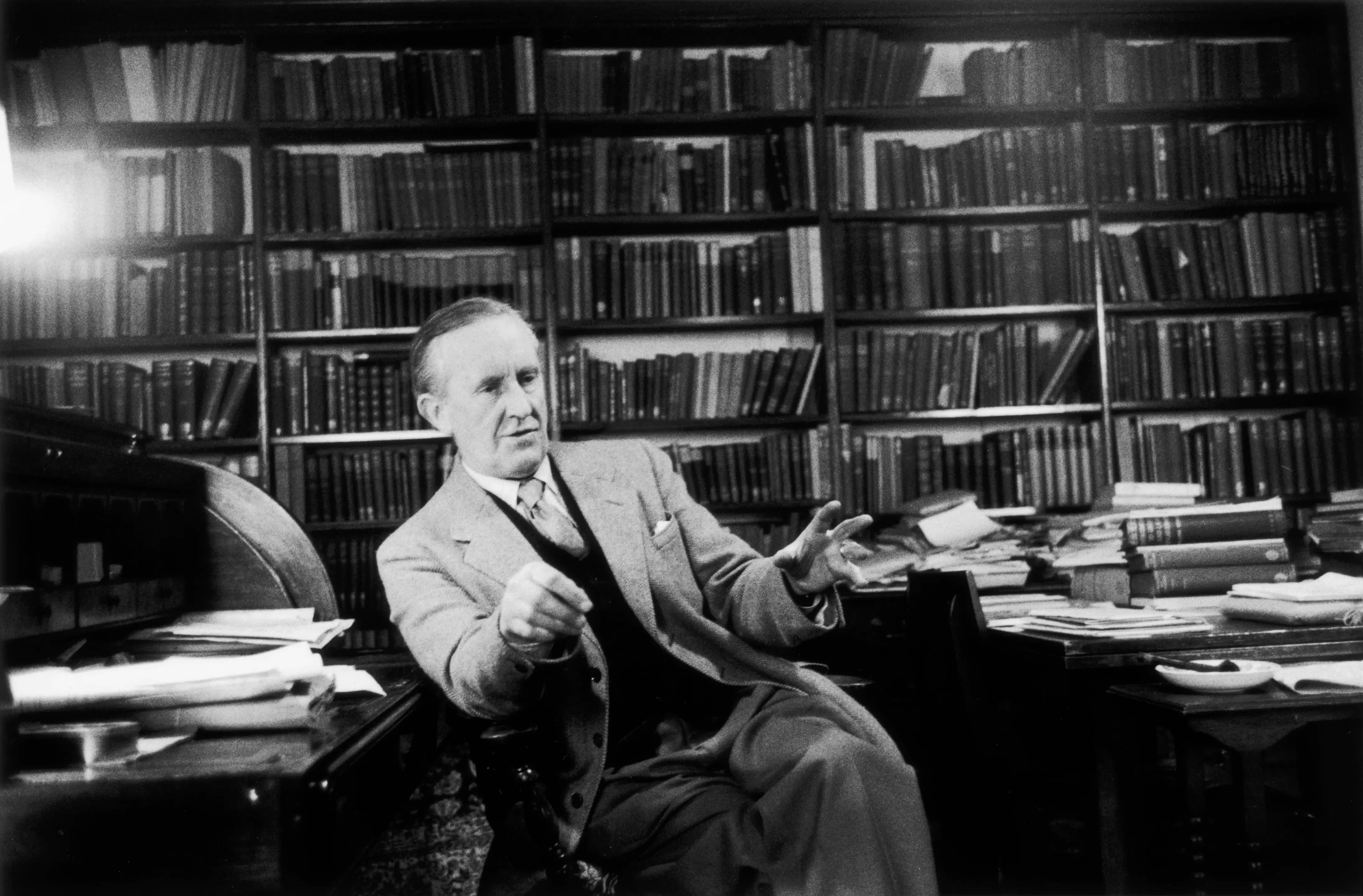 Photo : John Ronald Reuel Tolkien au 20 Northmoor Road à Oxford, année 1955.