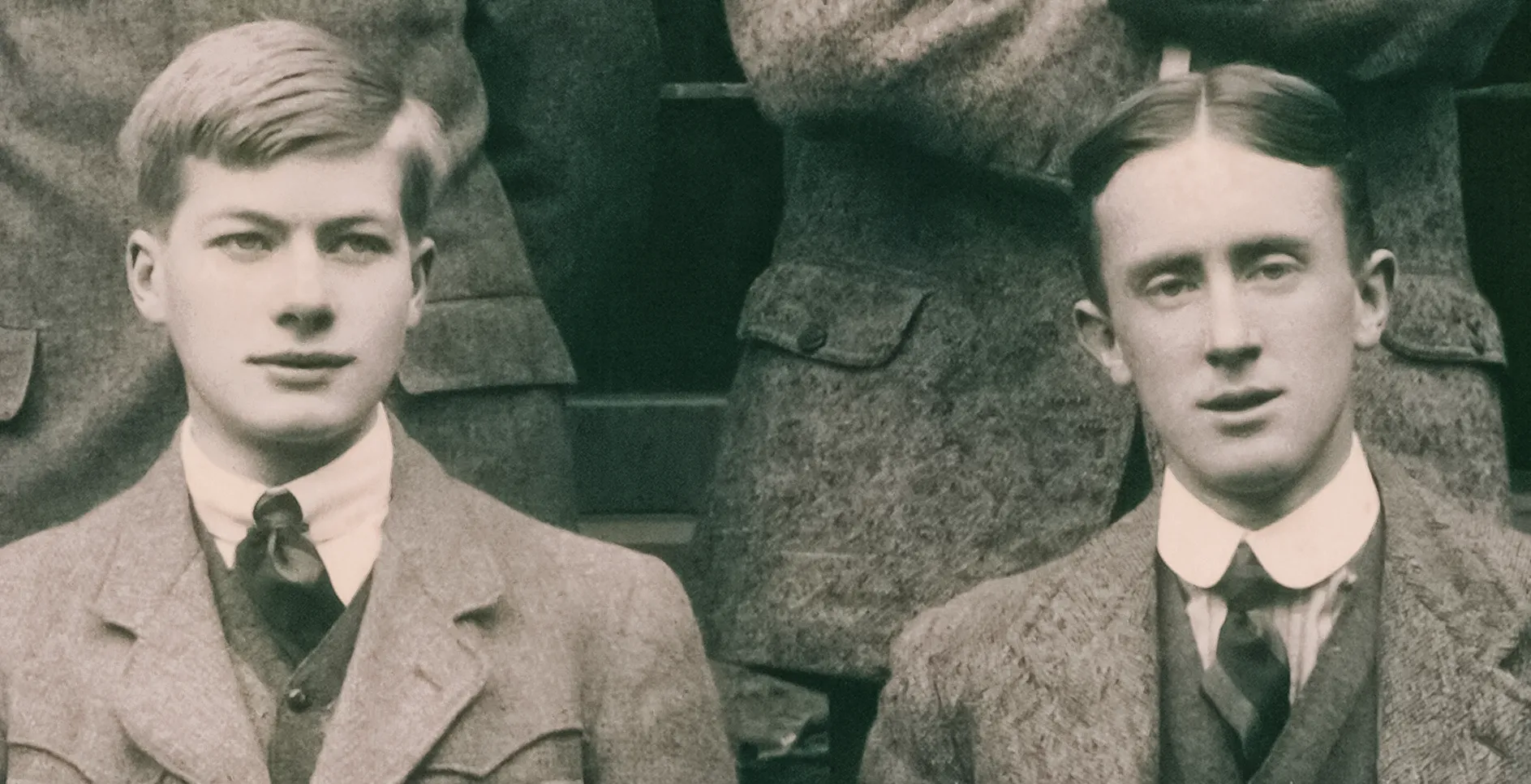 Photo : John Ronald Reuel Tolkien aux côtés de Colin Cullis.